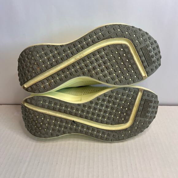 Nike Interact Run sneakers Womens pale green colorway Size 8.5 - Picture 7 of 13
